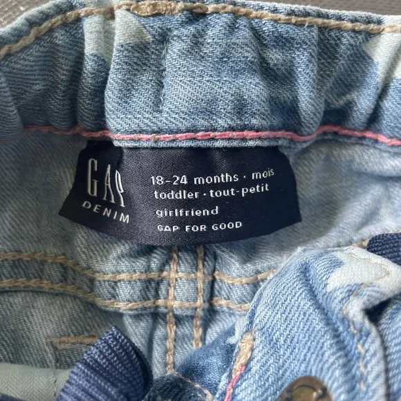 GAP kids Jeans - Picture 2 of 4